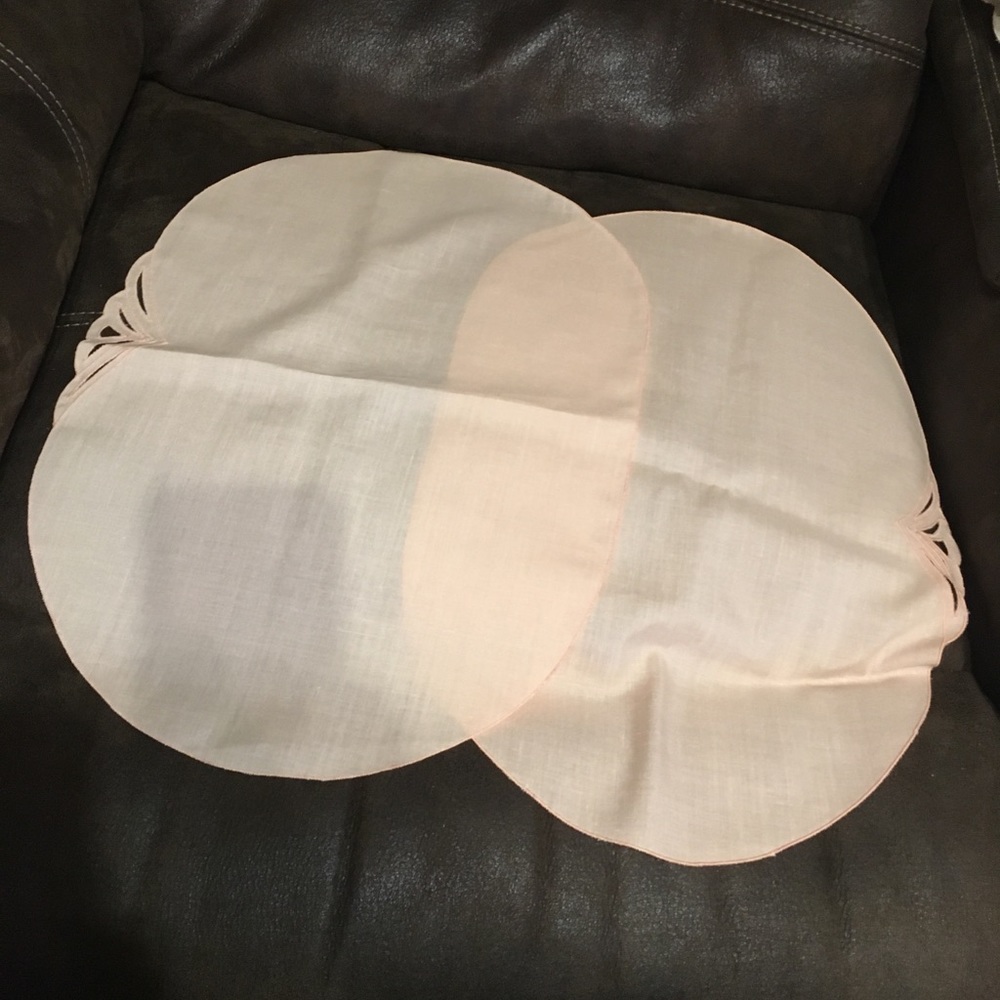 Oval light pink napkins